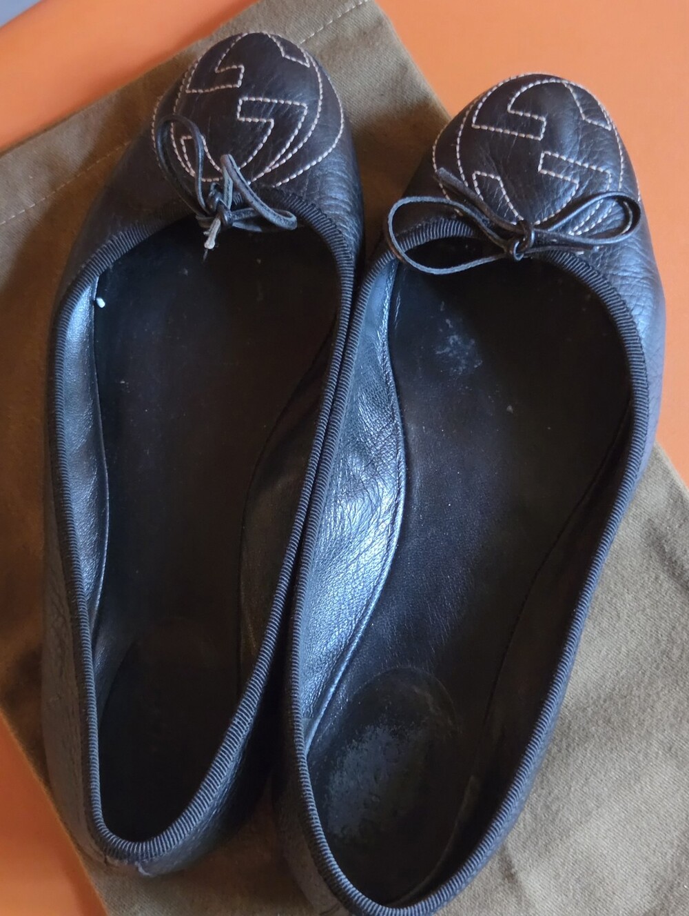 GUCCI Women Black Pebbled Leather Stitched Interlocking GG Ballet Flats Size 38